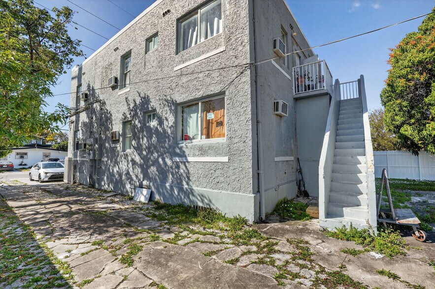 767 NW 35th St, Miami, FL à vendre - Photo du bâtiment - Image 2 de 16