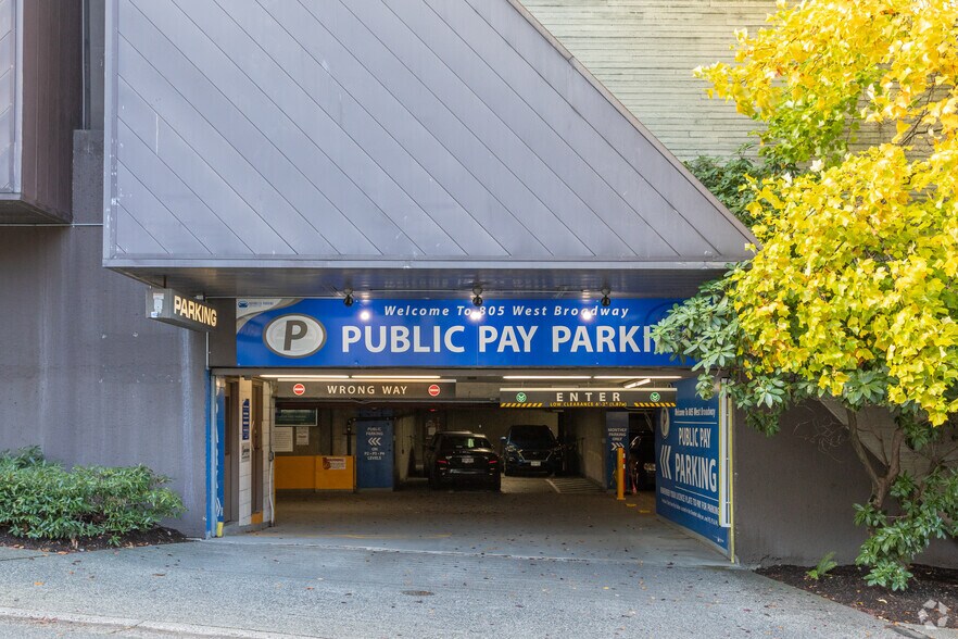 805 W Broadway, Vancouver, BC à louer - Photo du bâtiment - Image 3 de 10