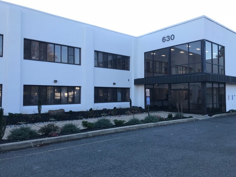 630 Fairview Rd, Swarthmore, PA à louer - Photo du bâtiment - Image 2 de 10