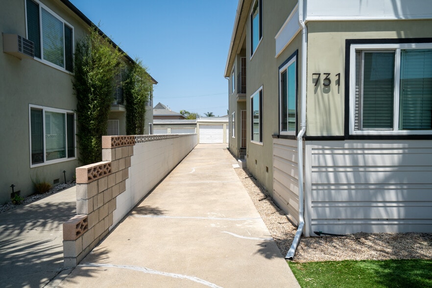 731 Owen Dr, Huntington Beach, CA for sale - Building Photo - Image 3 of 13