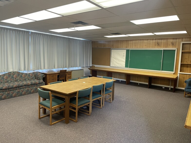 415 S 200 E, Springville, UT for sale - Interior Photo - Image 2 of 5