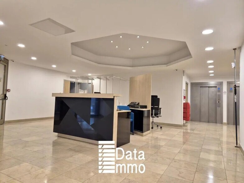 Office in Fontenay-sous-Bois for lease - Building Photo - Image 2 of 7