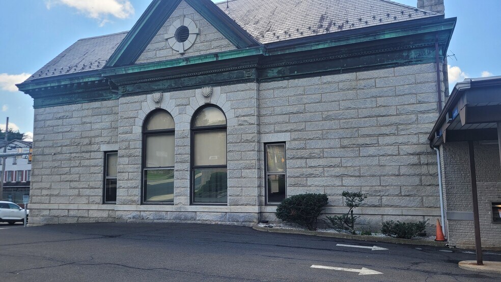 1 N Robinson Ave, Pen Argyl, PA à vendre - Photo du bâtiment - Image 3 de 13
