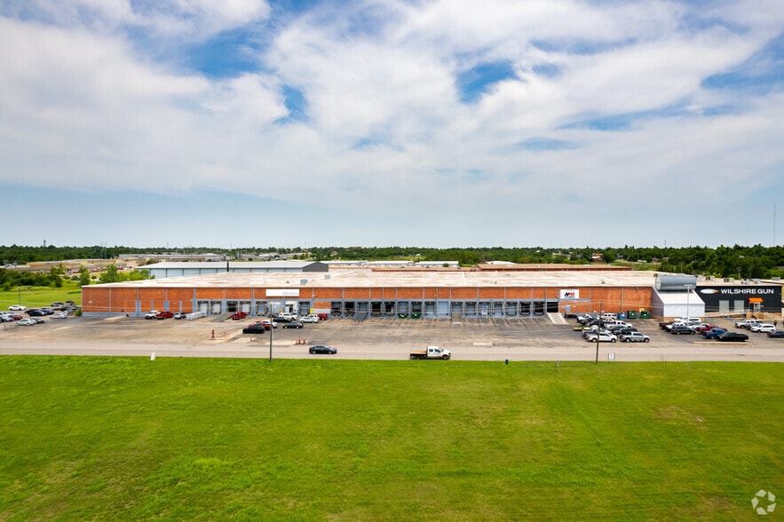615 W Wilshire Blvd, Oklahoma City, OK for sale - Building Photo - Image 1 of 19