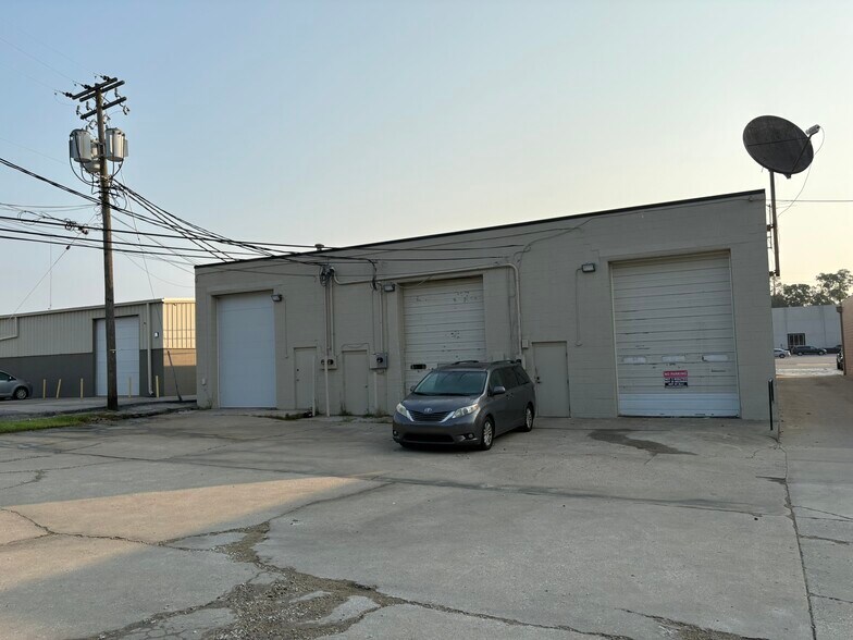 2416-2420 Palumbo Dr, Lexington, KY for lease - Building Photo - Image 2 of 7