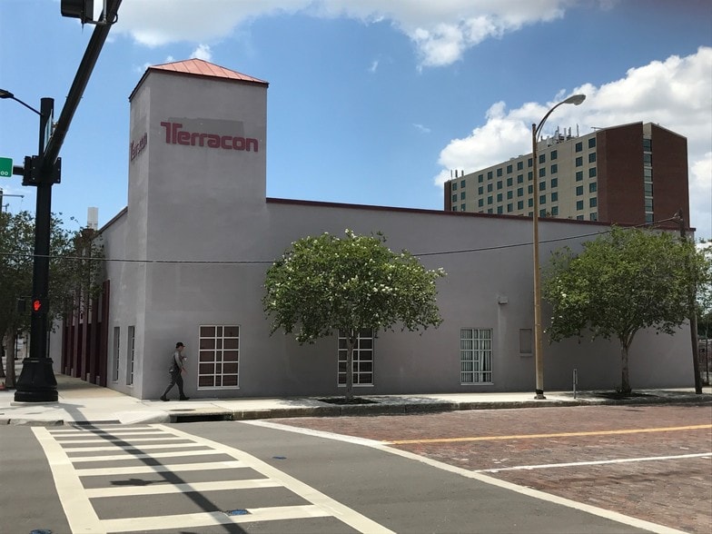 504 E Tyler St, Tampa, FL for lease - Primary Photo - Image 1 of 6