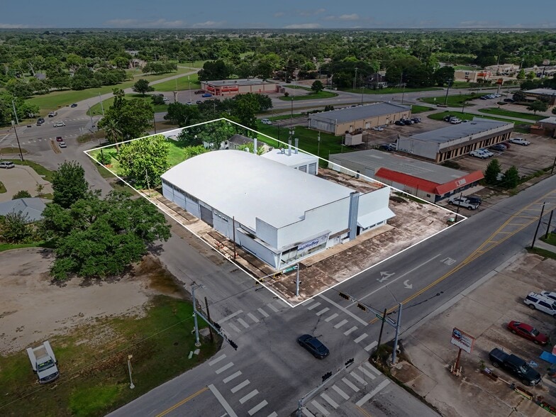 605 N Velasco St, Angleton, TX for sale - Building Photo - Image 2 of 33