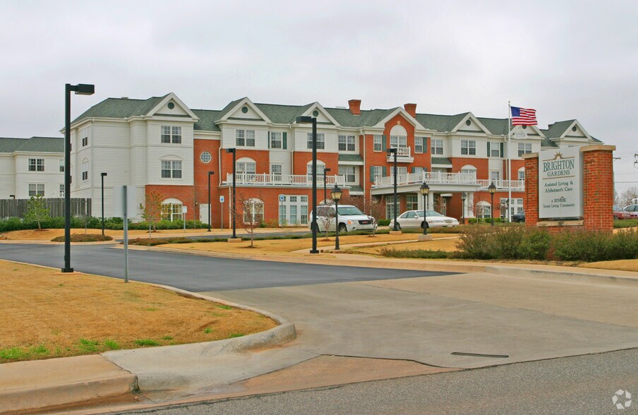 12928 N May Ave, Oklahoma City, OK à vendre - Photo du bâtiment - Image 2 de 4