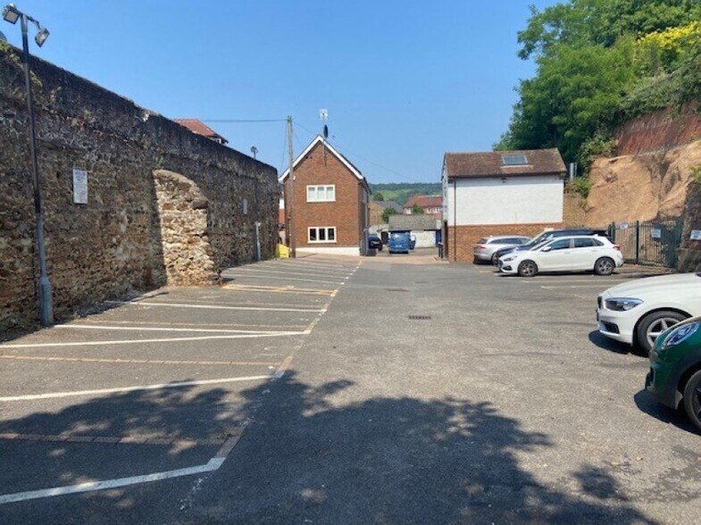 250-256 High St, Dorking à louer - Photo du bâtiment - Image 2 de 4