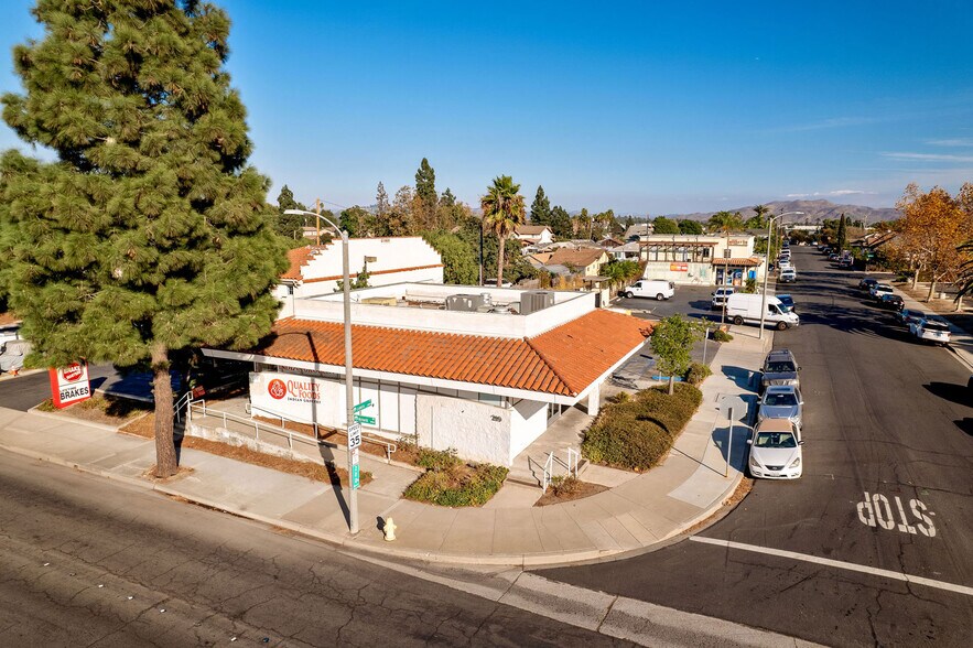 210-214 Arneill Rd, Camarillo, CA à vendre - Photo du bâtiment - Image 1 de 1