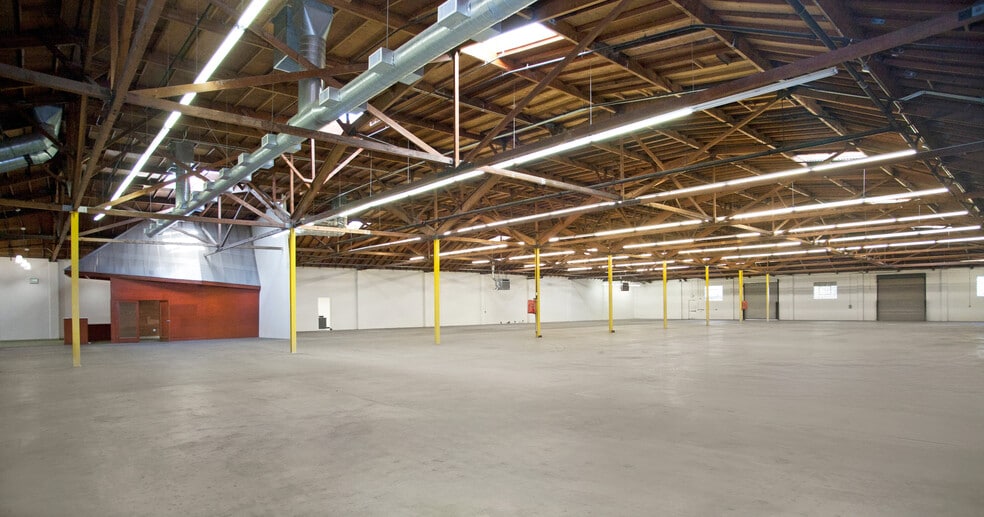 5922 W Bowcroft St, Los Angeles, CA for lease - Building Photo - Image 3 of 5
