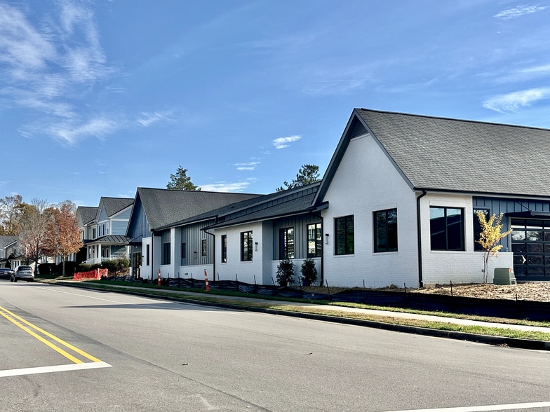 50200 Governors Dr, Chapel Hill, NC for lease - Primary Photo - Image 3 of 13
