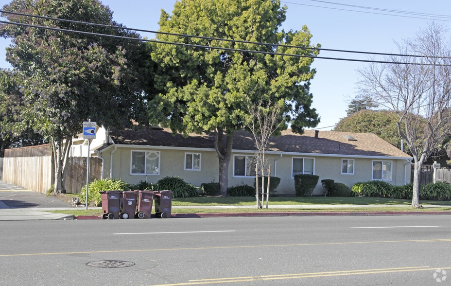 26047 Gading Rd, Hayward, CA à vendre - Photo du bâtiment - Image 3 de 25