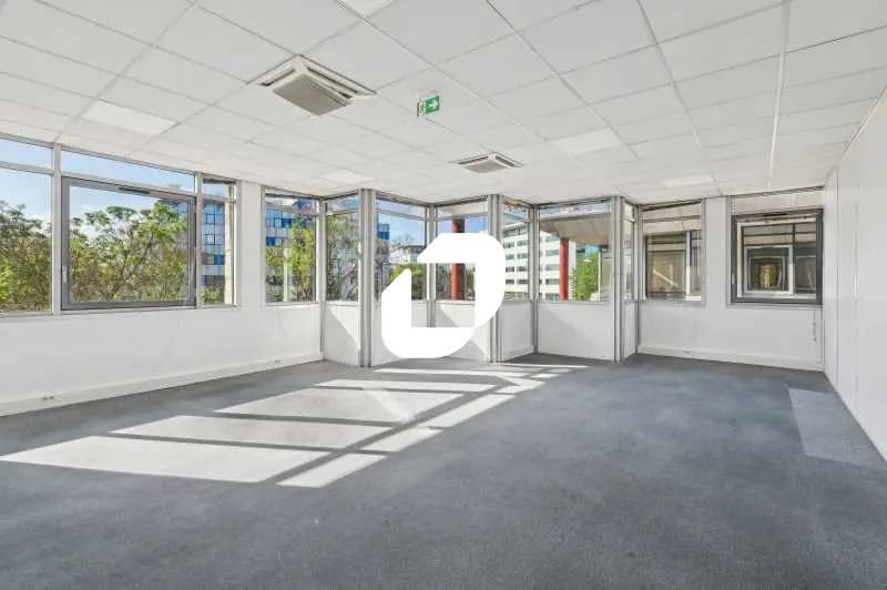 Gennevilliers, HDS 92230 - Unit 3 Lot 40 -  - Interior Photo - Image 2 of 11