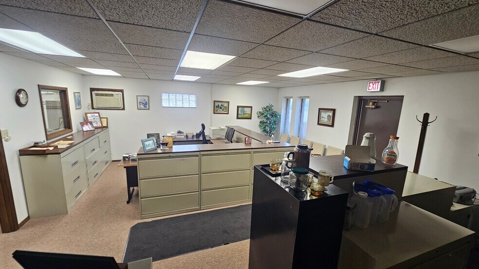 18707 Burnham Ave, Lansing, IL à vendre - Photo du bâtiment - Image 3 de 26