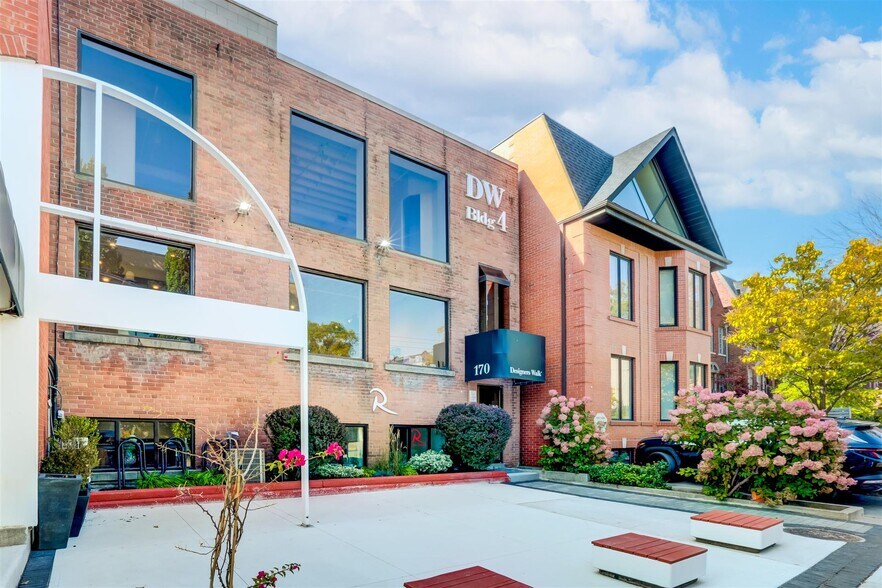 170 Bedford Rd, Toronto, ON à louer - Photo du bâtiment - Image 3 de 11