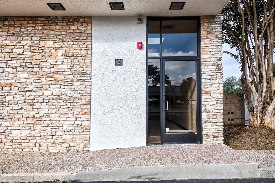 8200 Windway Dr, Windcrest, TX à louer - Photo du bâtiment - Image 3 de 20
