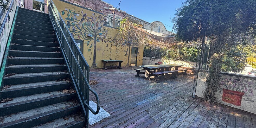 135-139 Park Pl, Richmond, CA à louer - Photo du bâtiment - Image 3 de 14