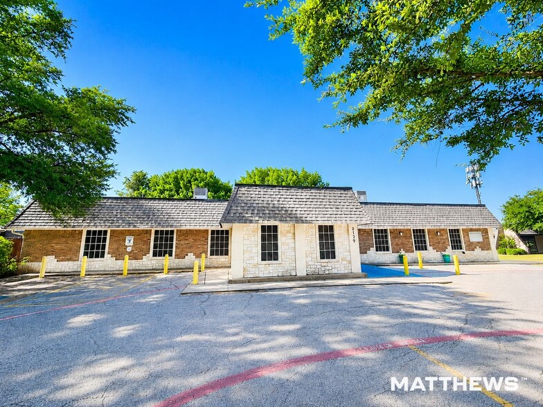 2131 Teakwood ln, Plano, TX for sale - Primary Photo - Image 1 of 3
