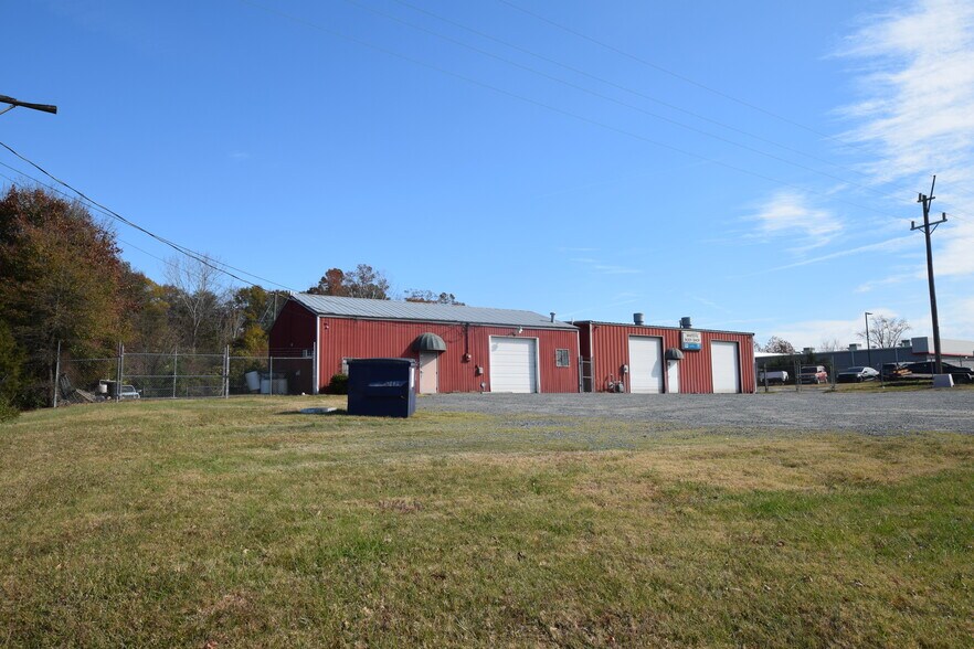 10310 Rozzelles Ferry Rd, Charlotte, NC à vendre - Photo du bâtiment - Image 3 de 18