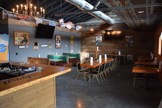 26192 NE Neosho Rd, Garnett, KS à vendre Photo intérieure- Image 1 de 12