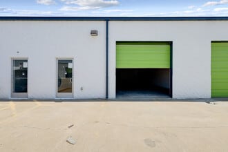 1105 Colorado Ln, Arlington, TX for lease Interior Photo- Image 1 of 6