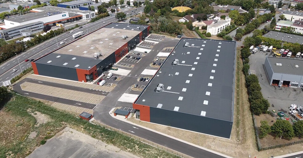 Industrial in SAINT-OUEN-L'AUMONE for lease - Building Photo - Image 3 of 10