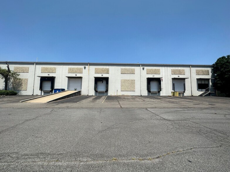 4319-4363 Delp St, Memphis, TN à louer - Photo du bâtiment - Image 2 de 11