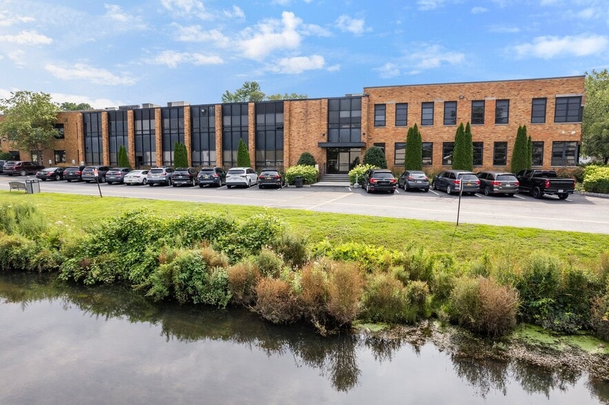 65 Ramapo Valley Rd, Mahwah, NJ for lease - Building Photo - Image 2 of 25