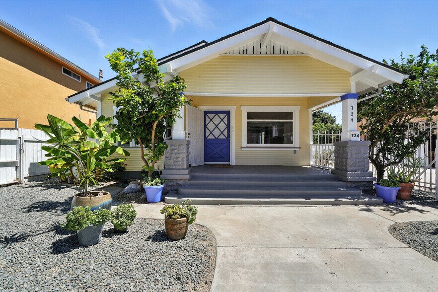 732 Saint Louis Ave, Long Beach, CA for sale - Primary Photo - Image 1 of 38