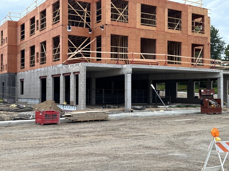 140 S Elm St, Waconia, MN à louer - Photo du bâtiment - Image 2 de 12