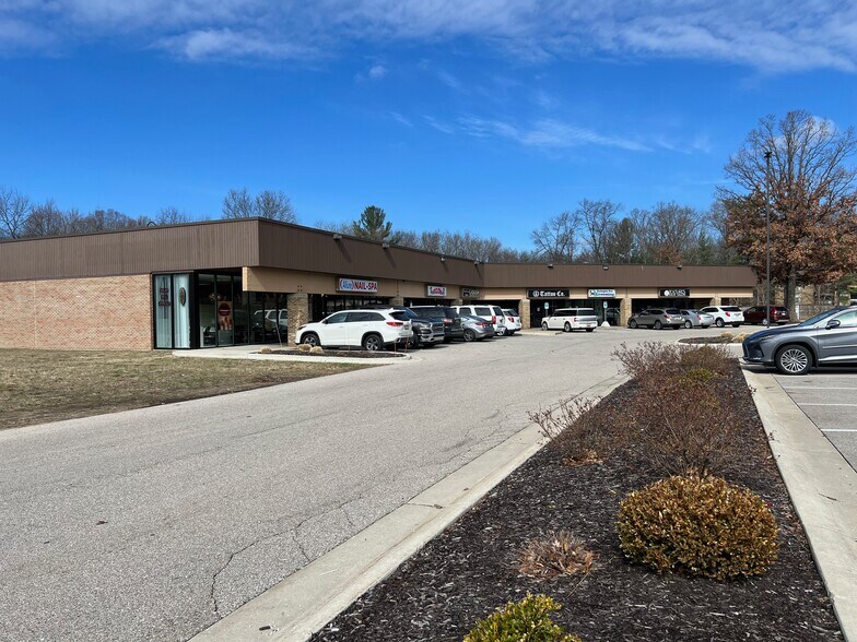 2757-2775 44th St NW, Grand Rapids, MI à louer - Photo du bâtiment - Image 3 de 8