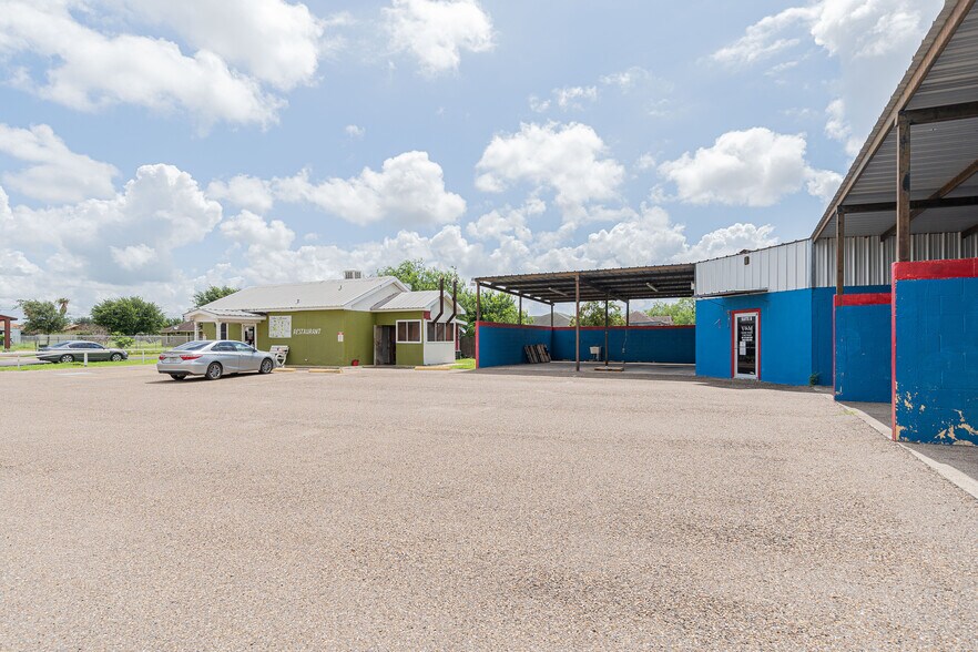 1606 La Fuente Dr, Penitas, TX à vendre - Photo du bâtiment - Image 3 de 12