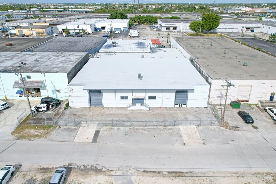 507 W 17th St, Hialeah, FL à vendre - Photo du bâtiment - Image 3 de 6
