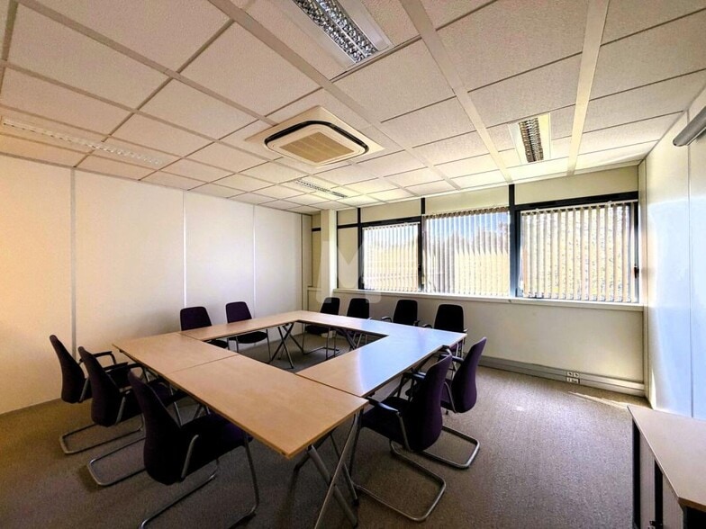 Bureau dans Saclay à vendre - Photo intérieure - Image 2 de 10
