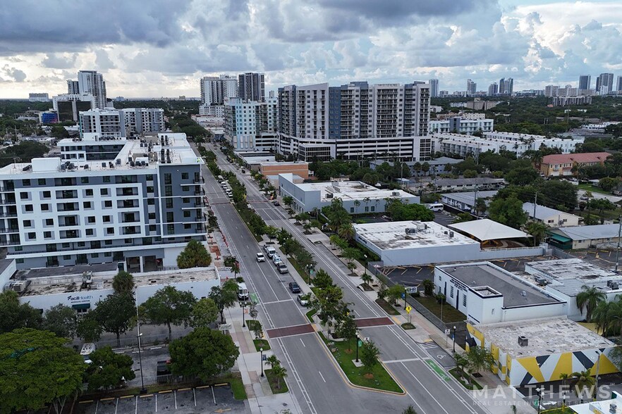 2216 Hollywood Blvd, Hollywood, FL à louer - Photo du bâtiment - Image 2 de 3