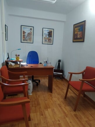 More details for Calle Santa Joaquina de Vedruna, 13, Cáceres - Office for Sale