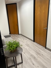 5220 Spring Valley Rd, Dallas, TX à louer Hall d’entrée- Image 2 de 4