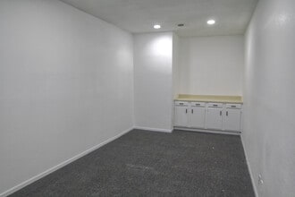 3859 E Southcross Blvd, San Antonio, TX for lease Interior Photo- Image 2 of 9