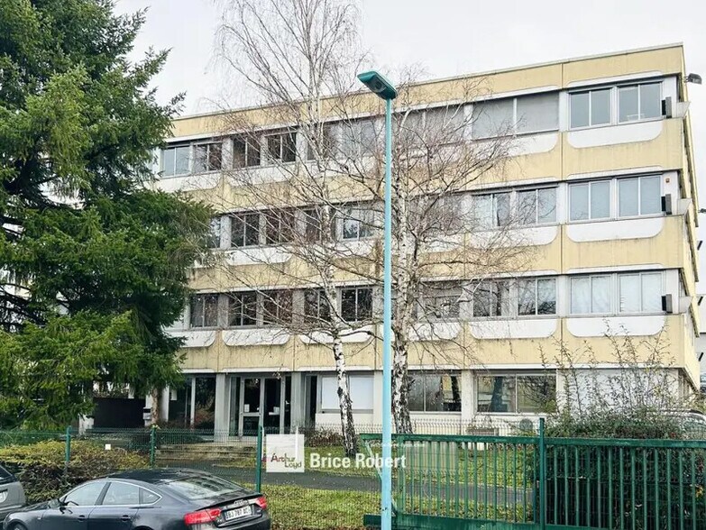 8 Chemin Des Joncs, Dardilly à vendre - Photo du bâtiment - Image 3 de 4