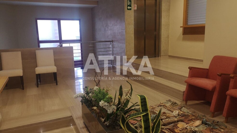 Office in Ontinyent, Valencia for lease - Lobby - Image 2 of 8