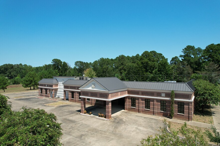 200 Renaissance Way, Crockett, TX à vendre - Photo du bâtiment - Image 2 de 40