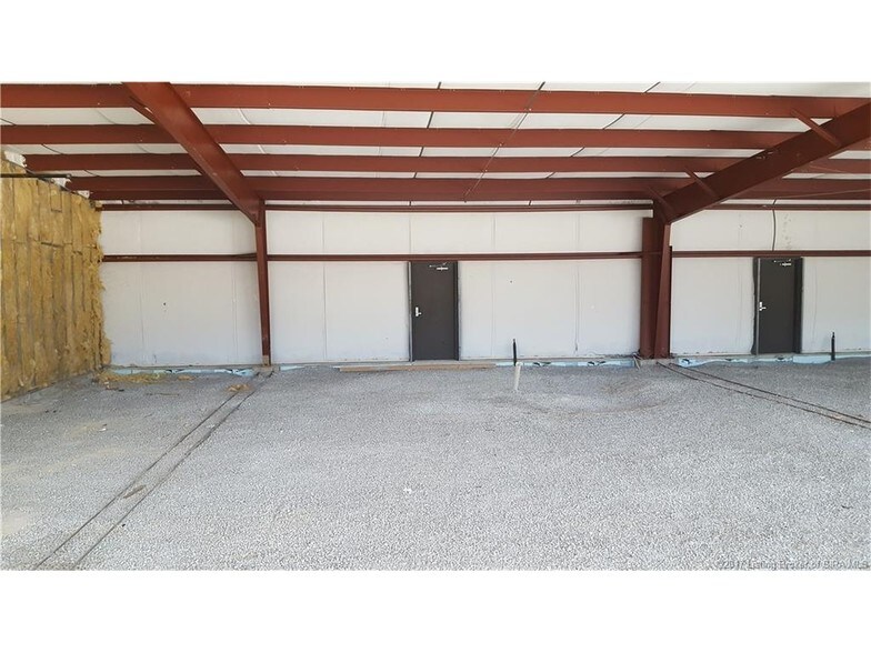 326 Indiana Ave, Sellersburg, IN à louer - Photo du bâtiment - Image 3 de 9
