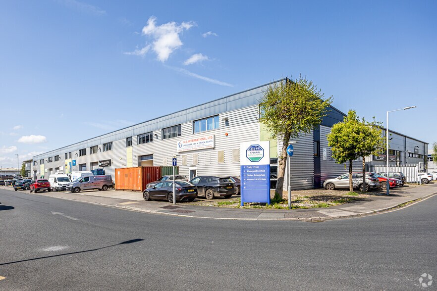 Stonefield Rd, Ruislip à louer - Photo principale - Image 1 de 3