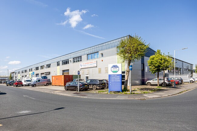Plus de détails pour Stonefield Rd, Ruislip - Industriel à louer