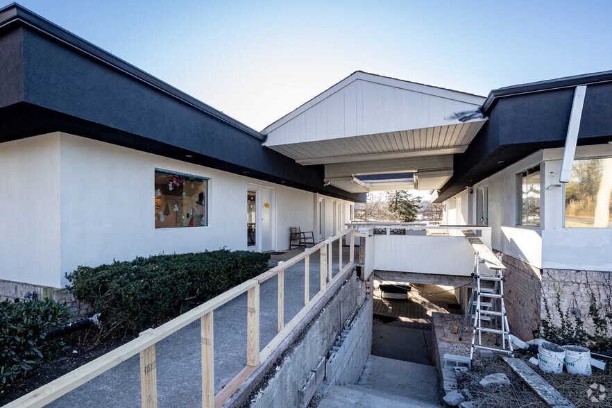 525 Townline Rd, Hauppauge, NY for lease - Building Photo - Image 3 of 8