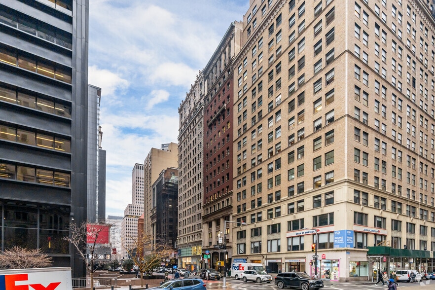 160 Broadway, New York, NY for lease - Primary Photo - Image 1 of 8