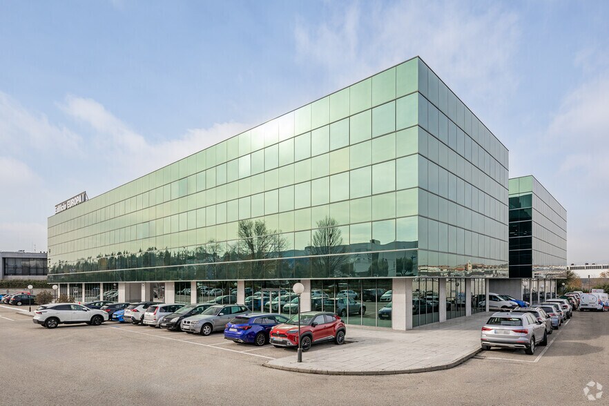 Avenida de Fuencarral, 24, Alcobendas, Madrid à louer - Photo du bâtiment - Image 2 de 3