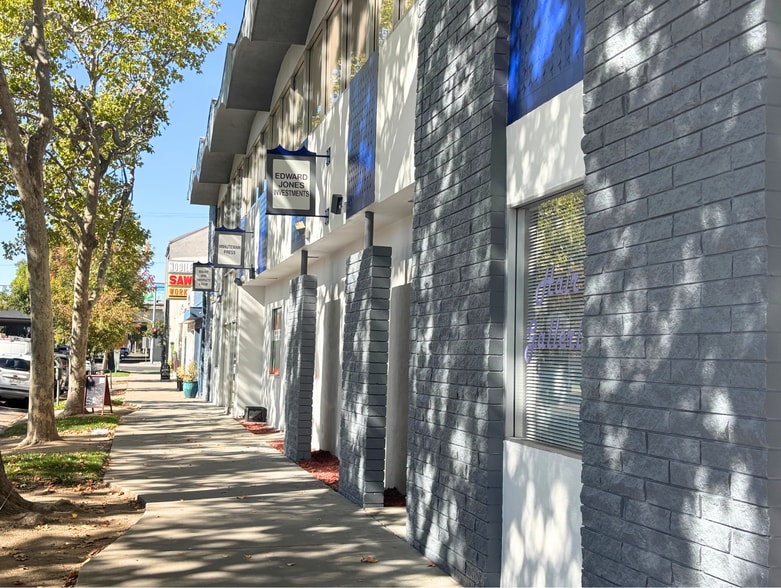930 Alhambra Blvd, Sacramento, CA for lease - Building Photo - Image 3 of 11
