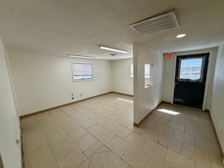 621 N Grimes St, Hobbs, NM for lease - Building Photo - Image 3 of 8
